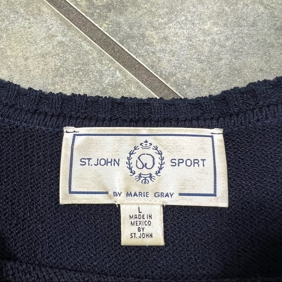 VTG ST.JOHN Knit Navy Shirt With Emblem Crest Stripe Sleeve Sz L Career Academia - Picture 5 of 9